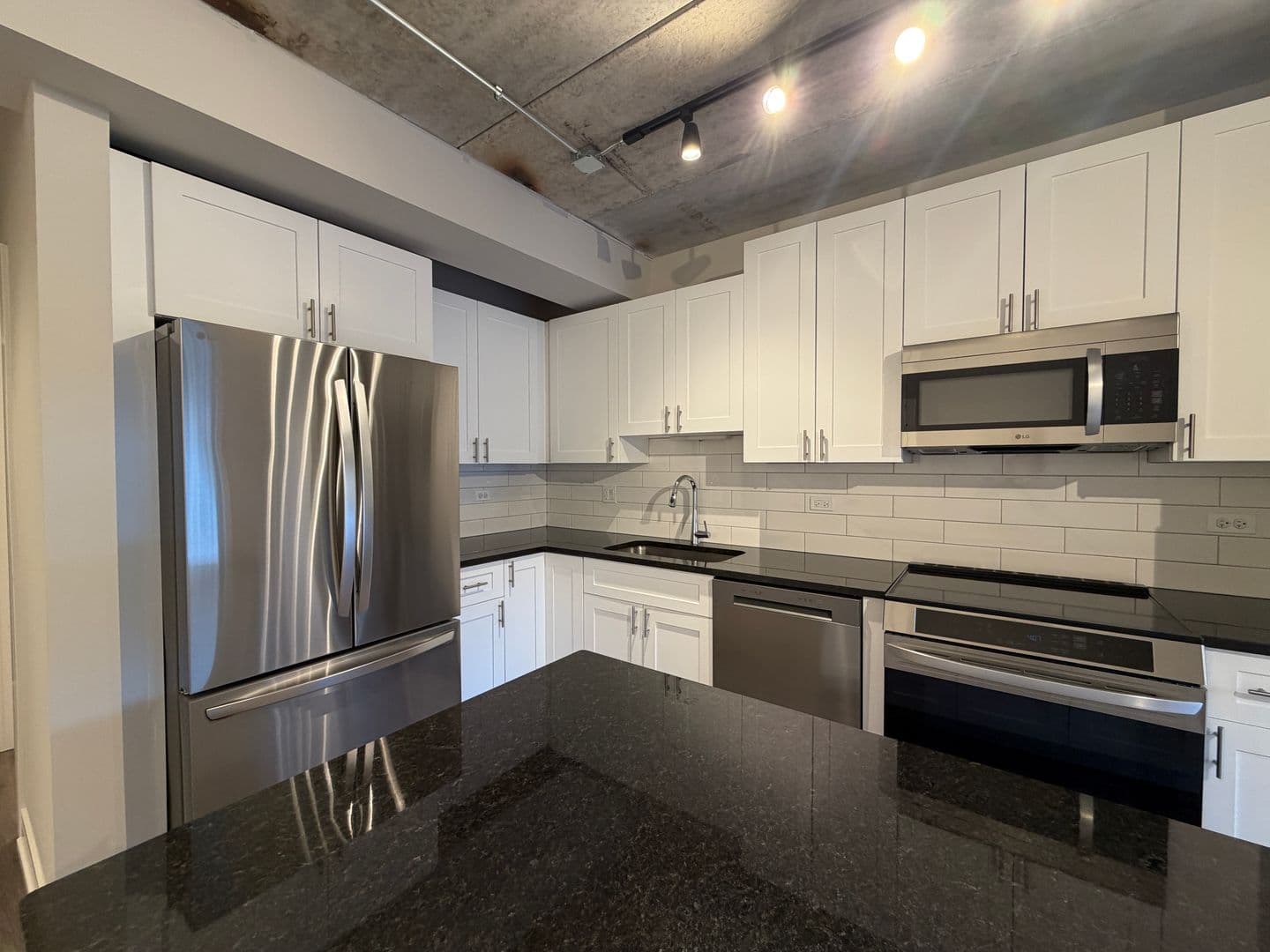 Chicago Apartment: 952 W. Carmen Ave.