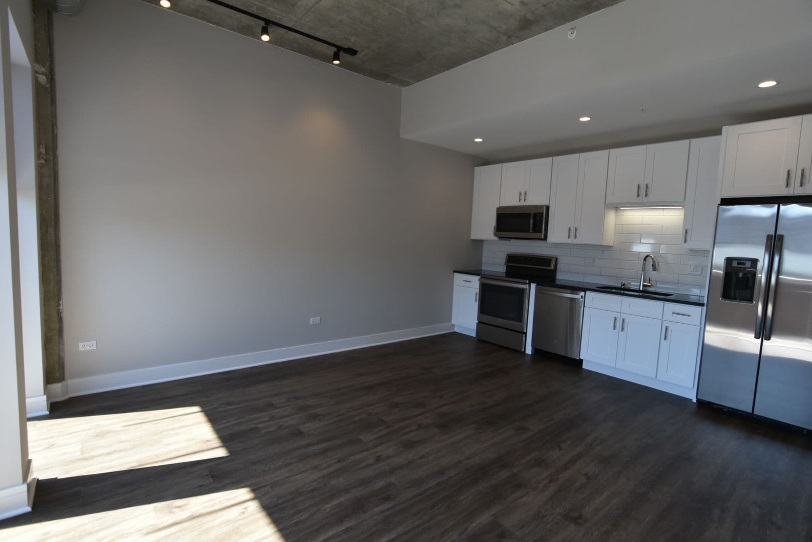 Chicago Apartment: 3817 - 45 N. BROADWAY ST