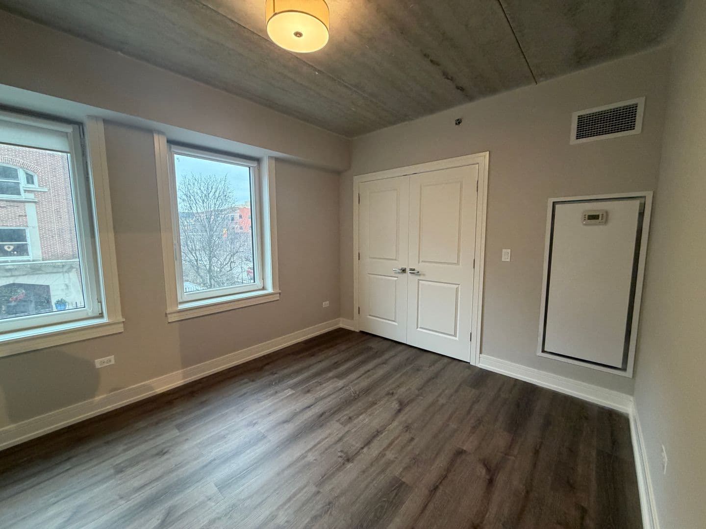 Chicago Apartment: 952 W. Carmen Ave.