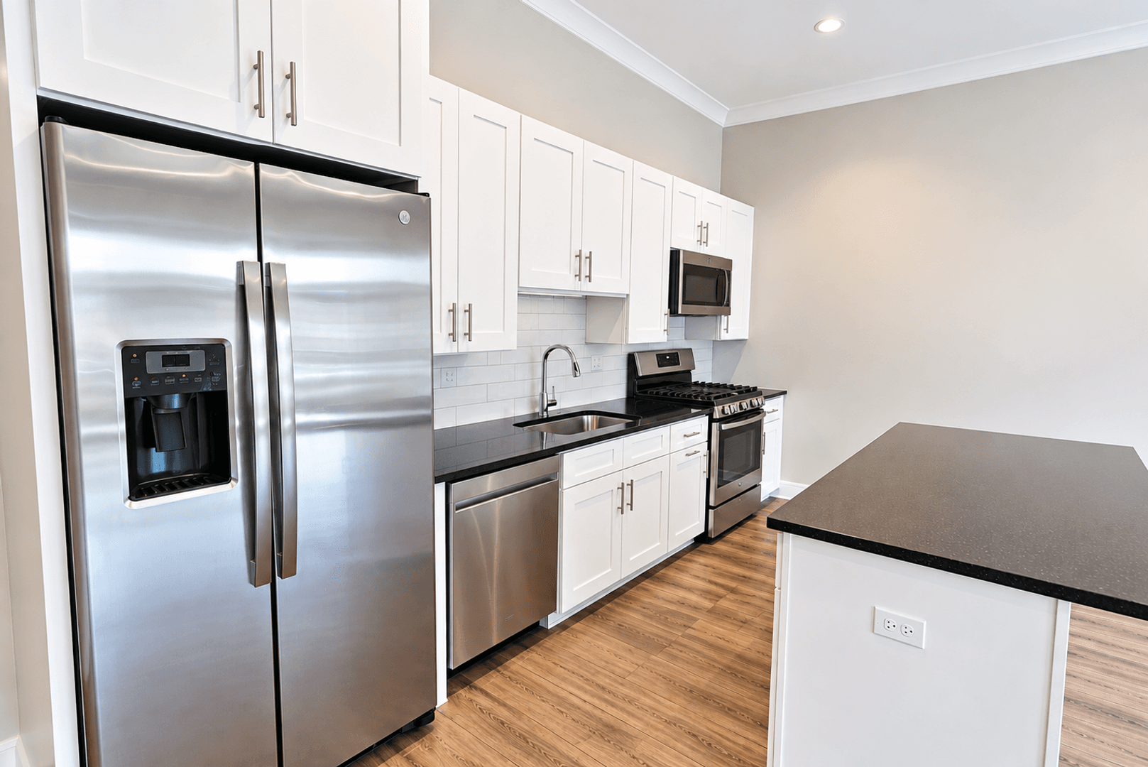Chicago Apartment: 927 W. Irving Park