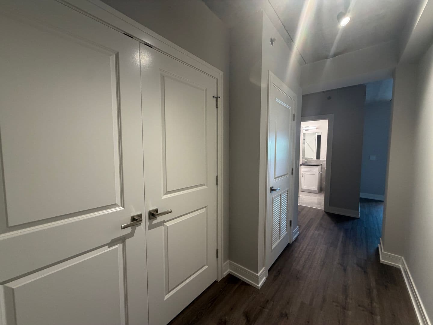 Chicago Apartment: 952 W. Carmen Ave.