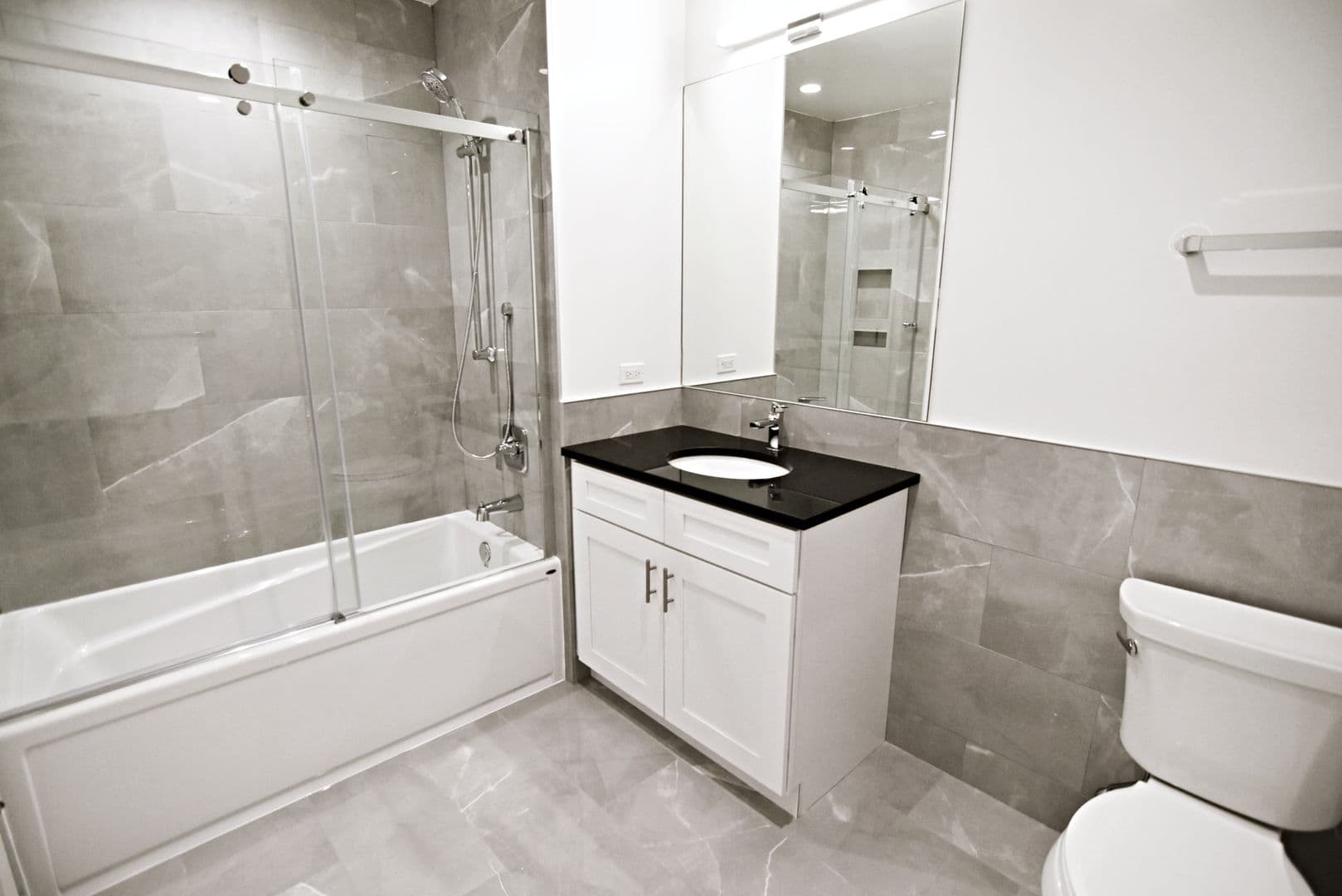 Chicago Apartment: 3817 - 45 N. BROADWAY ST
