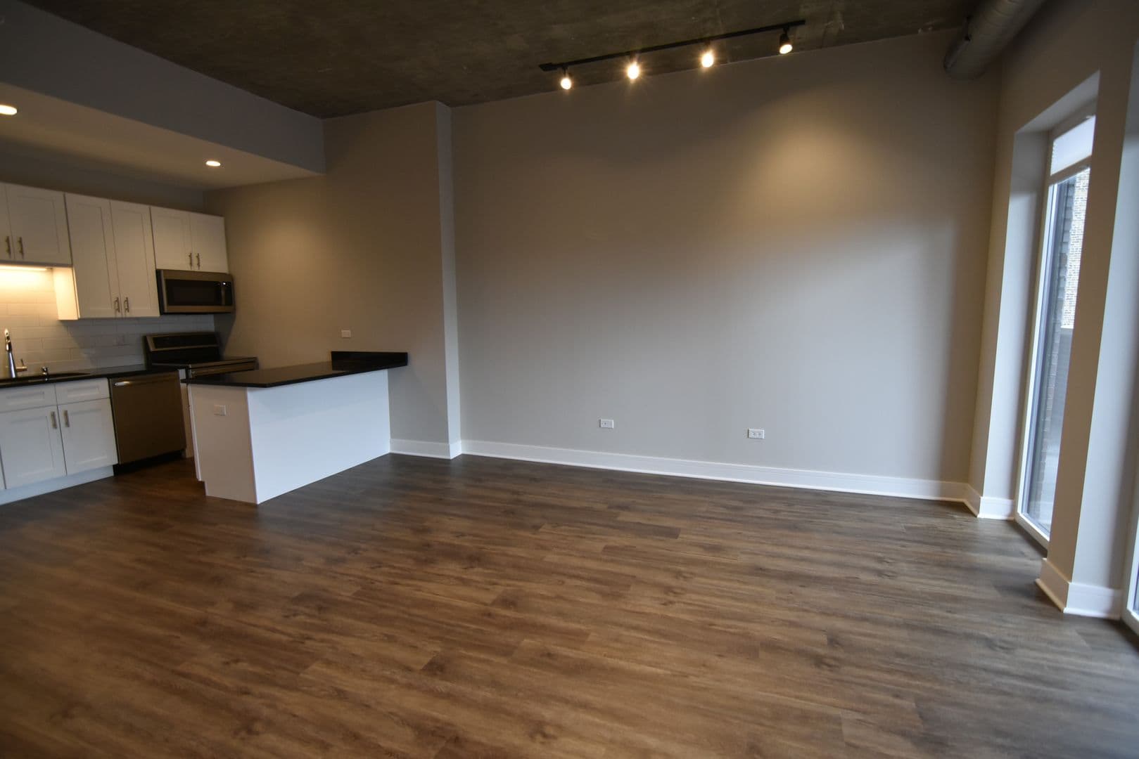 Chicago Apartment: 3817 - 45 N. BROADWAY ST