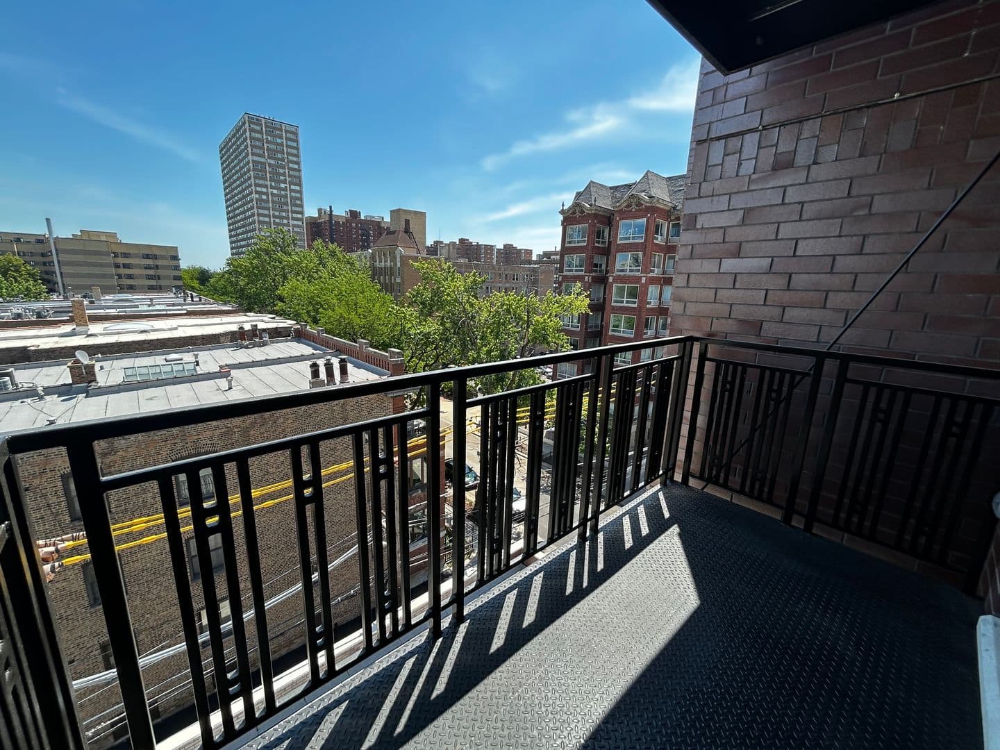 Chicago Apartment: 952 W. Carmen Ave.
