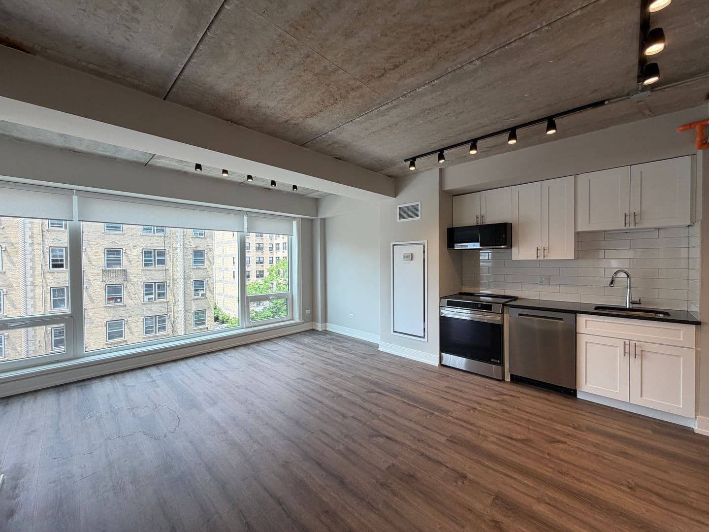 Chicago Apartment: 952 W. Carmen Ave.