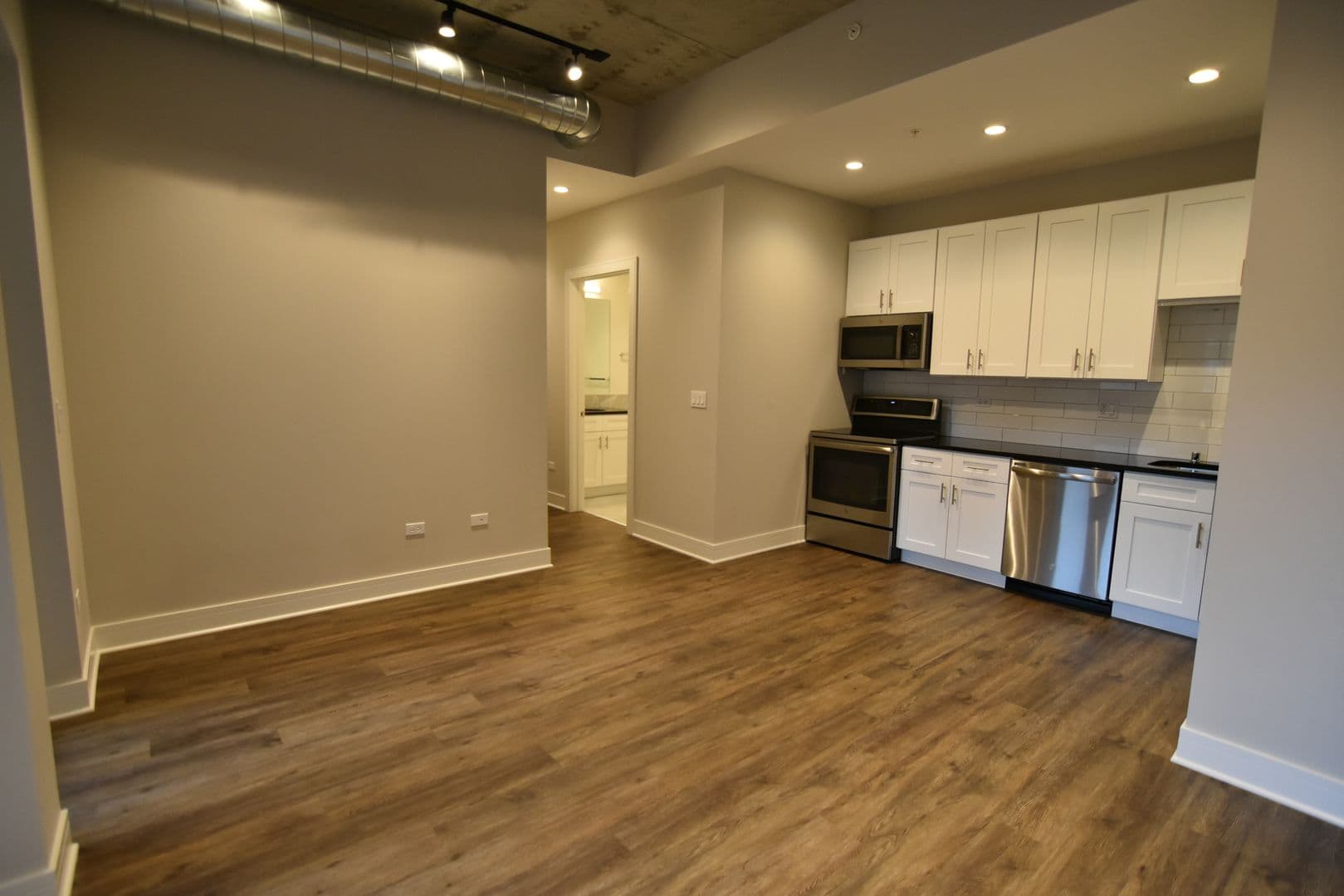 Chicago Apartment: 3817 - 45 N. BROADWAY ST