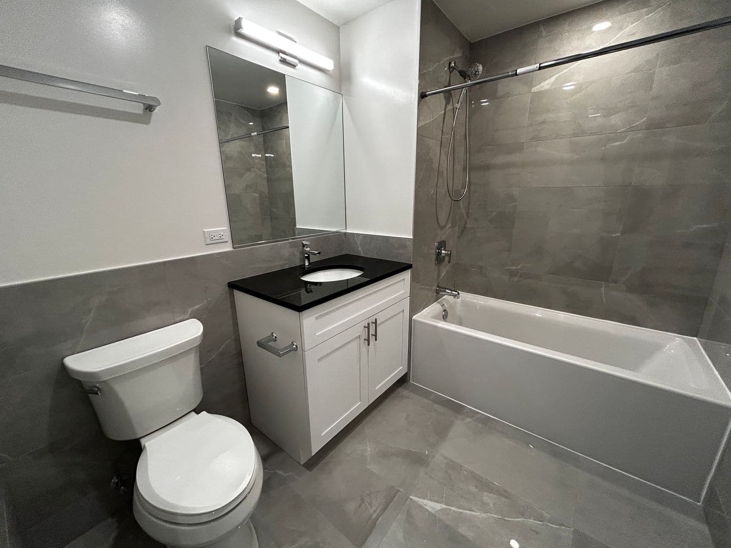 Chicago Apartment: 952 W. Carmen Ave.