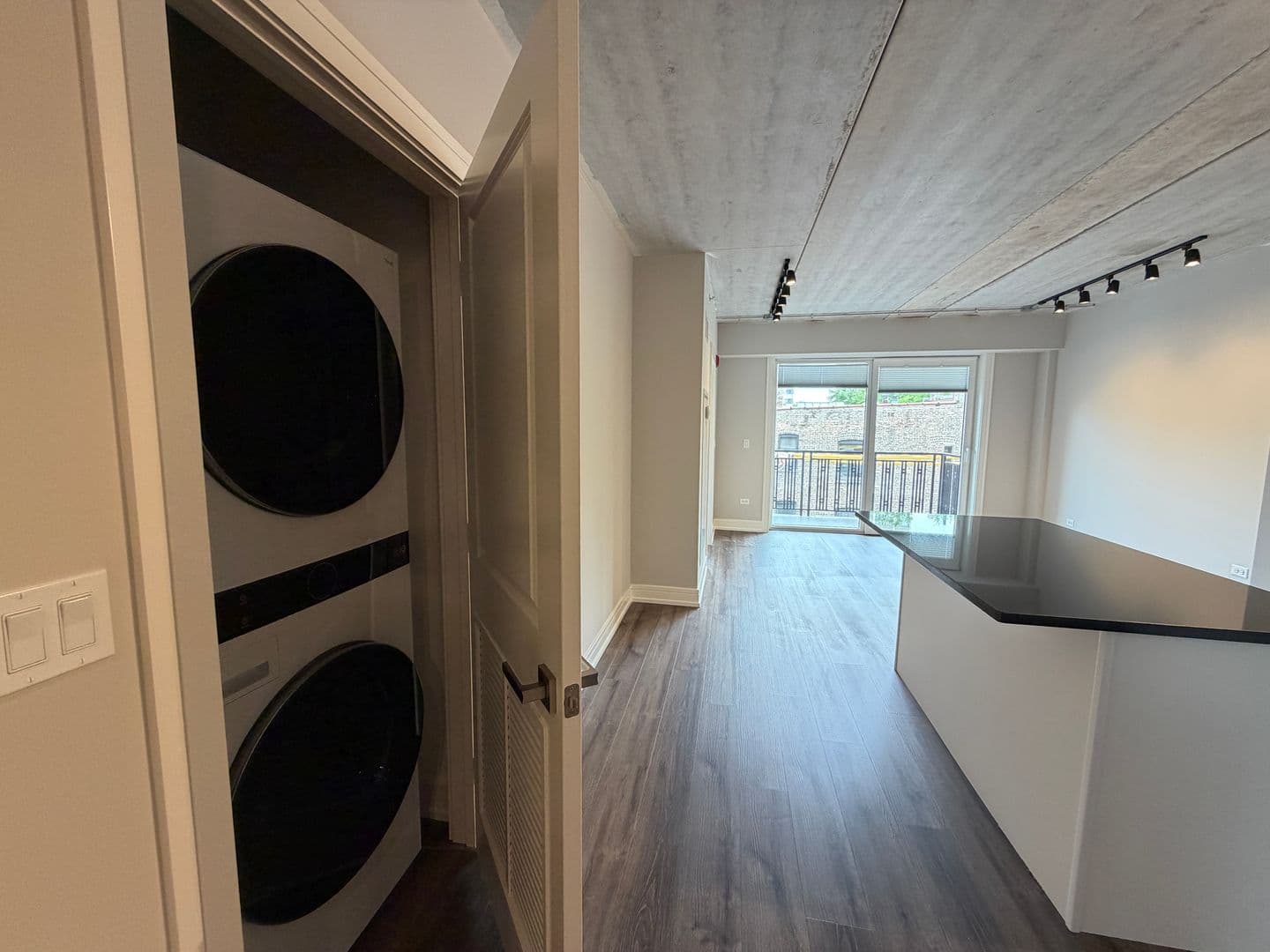 Chicago Apartment: 952 W. Carmen Ave.