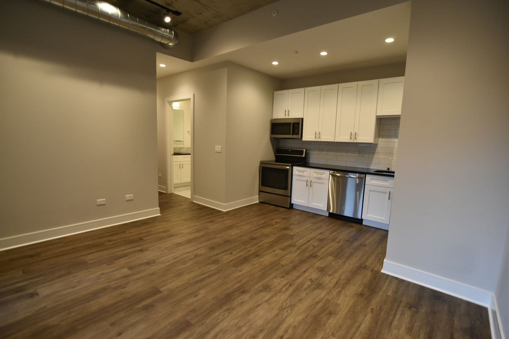 Chicago Apartment: 3817 - 45 N. BROADWAY ST