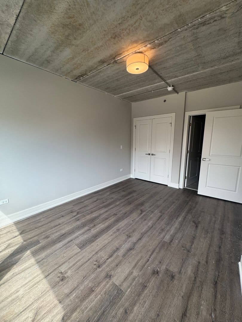 Chicago Apartment: 952 W. Carmen Ave.