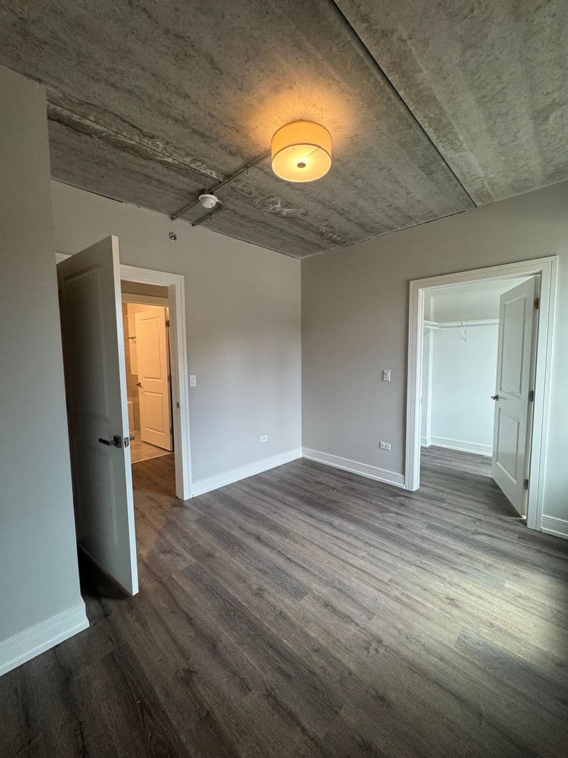 Chicago Apartment: 952 W. Carmen Ave.