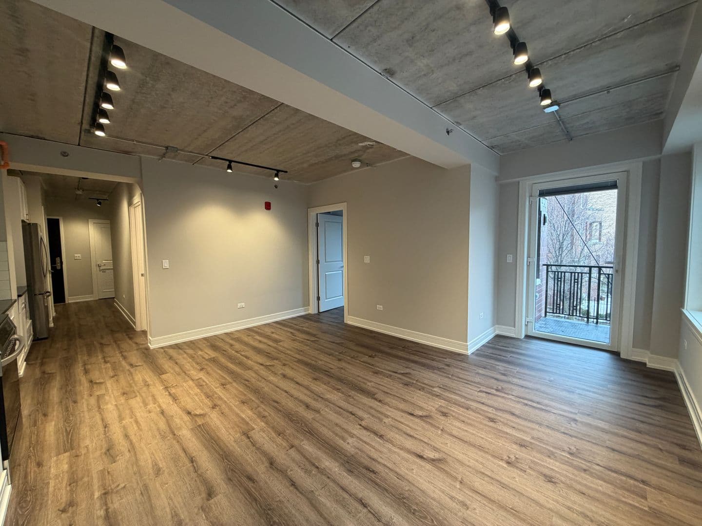 Chicago Apartment: 952 W. Carmen Ave.