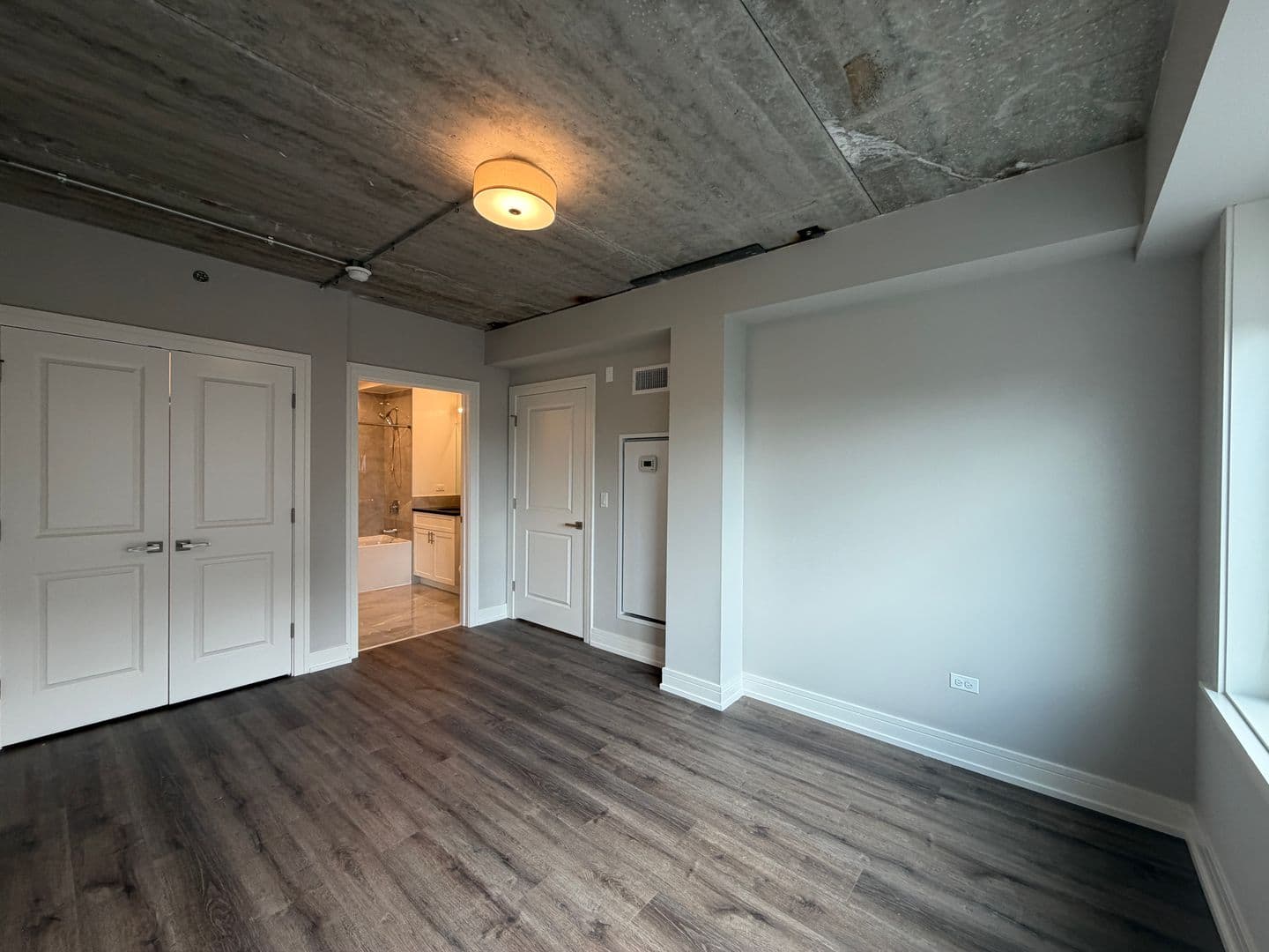 Chicago Apartment: 952 W. Carmen Ave.