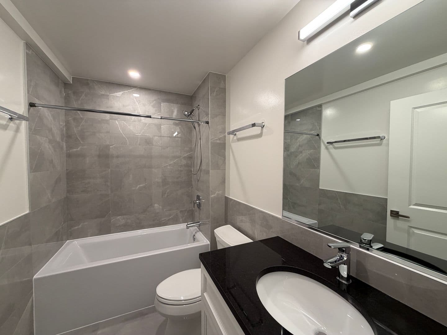 Chicago Apartment: 952 W. Carmen Ave.