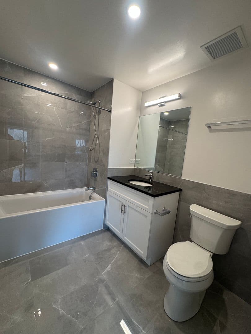 Chicago Apartment: 952 W. Carmen Ave.