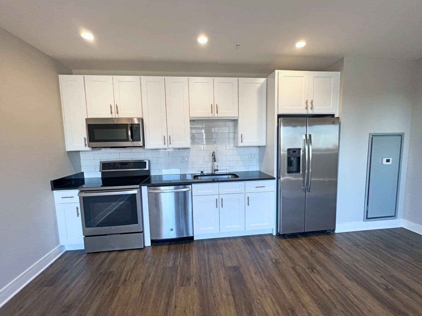 Chicago Apartment: 3817 - 45 N. BROADWAY ST