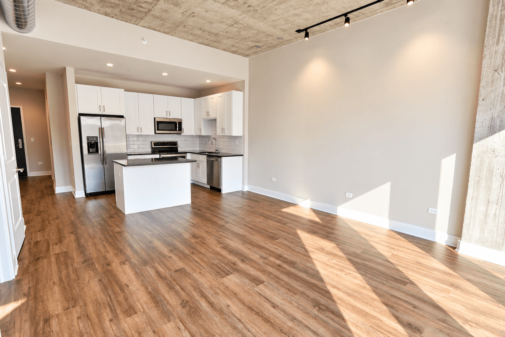 Chicago Apartment: 3817 - 45 N. BROADWAY ST
