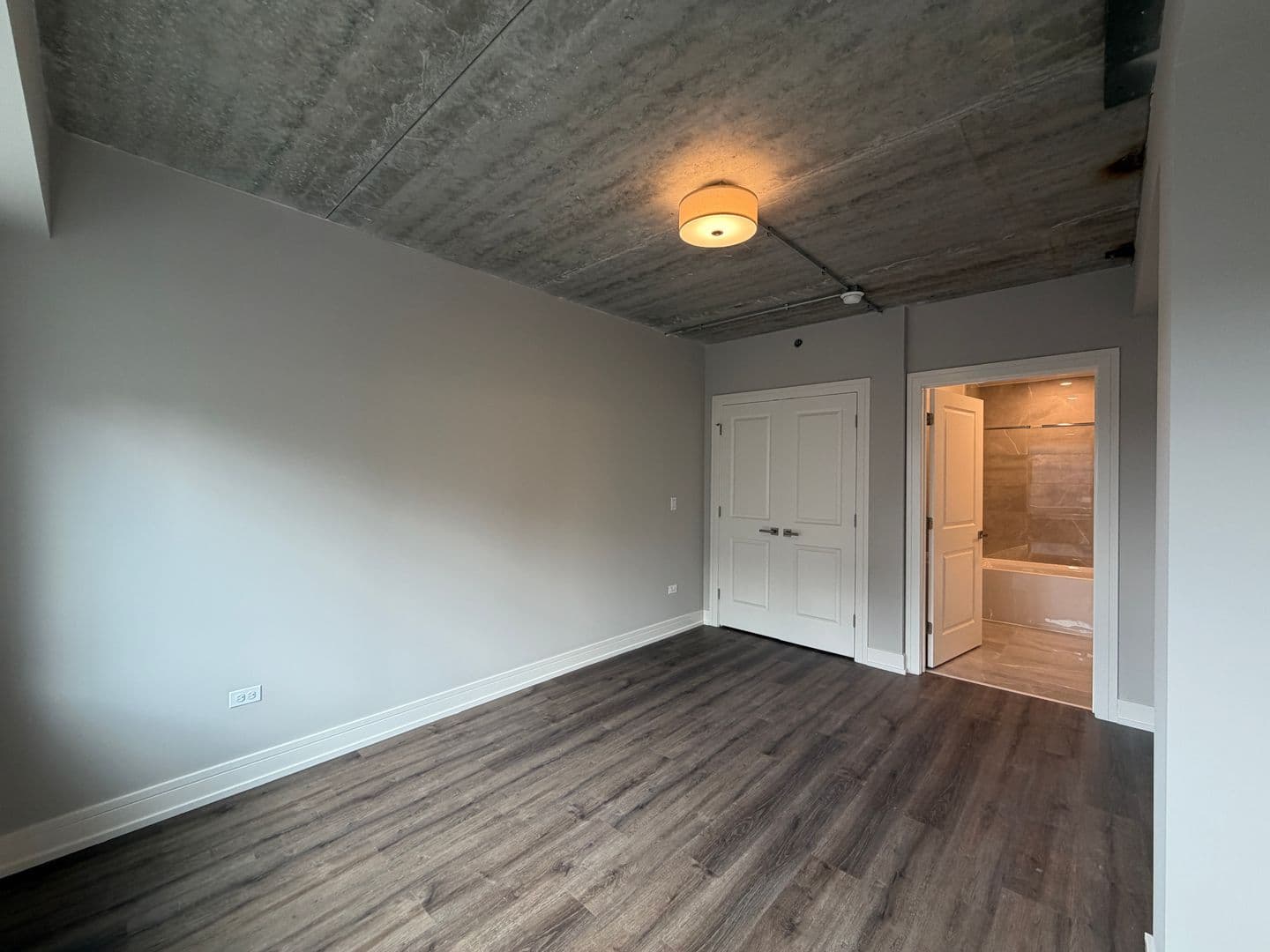Chicago Apartment: 952 W. Carmen Ave.