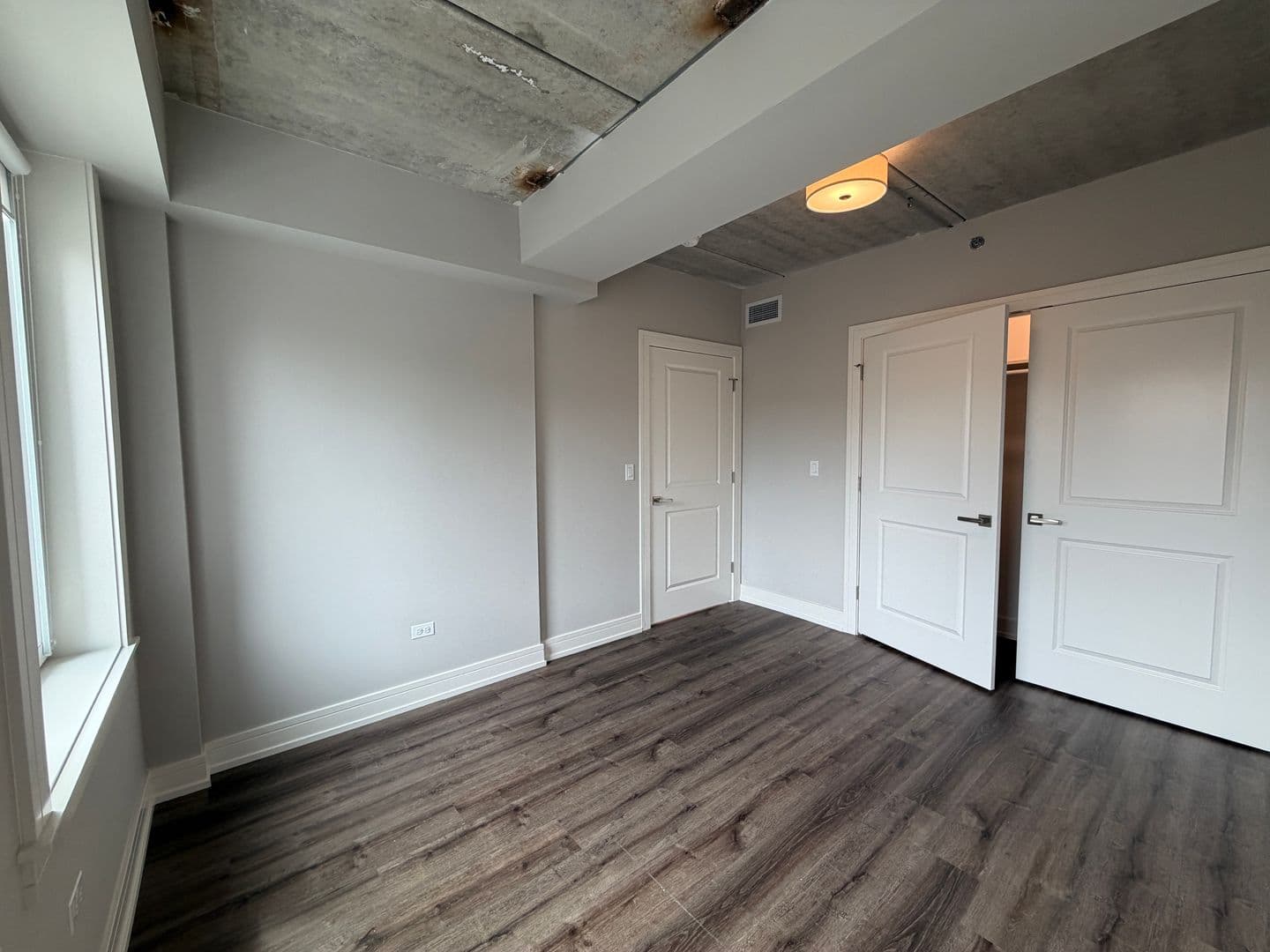 Chicago Apartment: 952 W. Carmen Ave.
