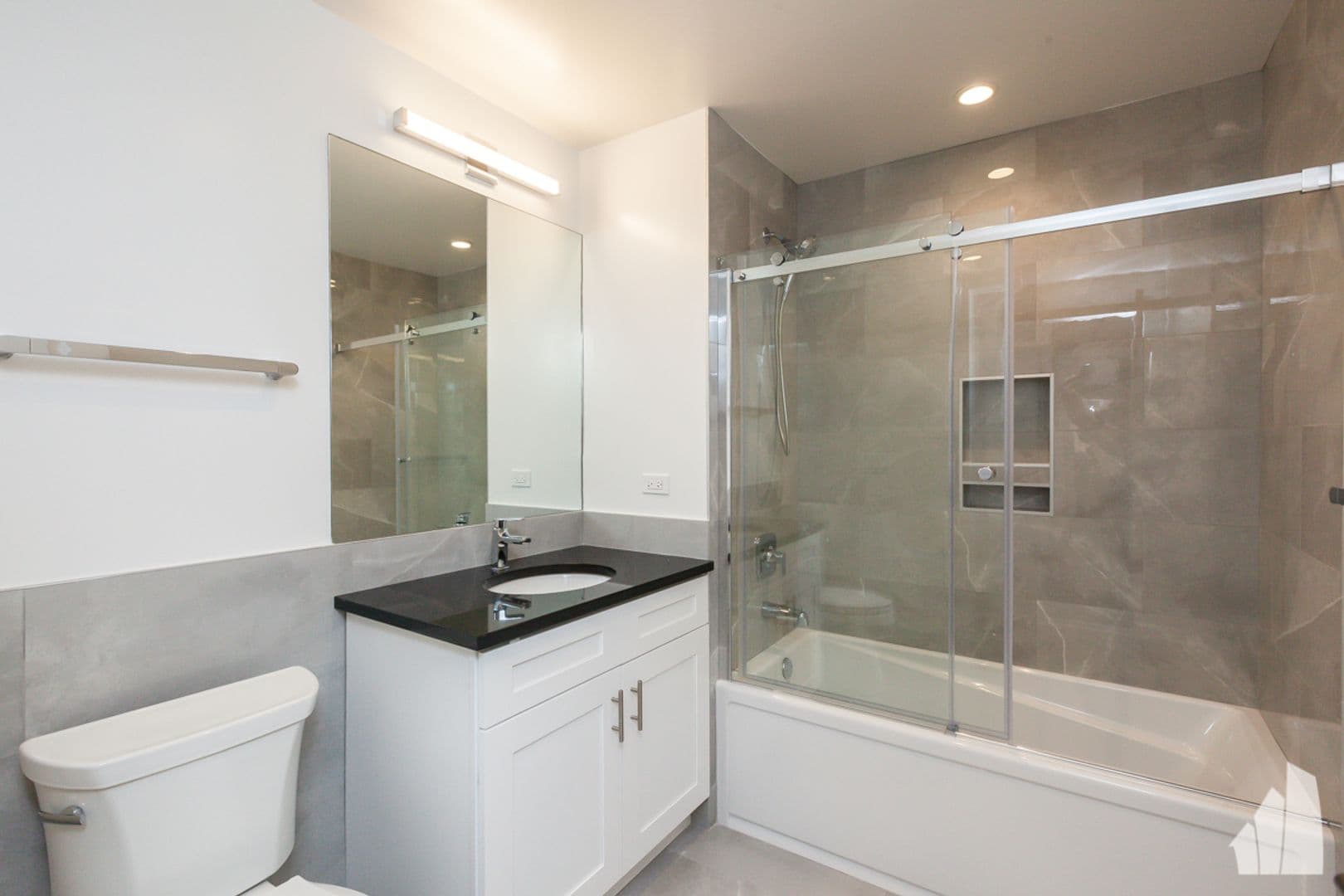 Chicago Apartment: 3817 - 45 N. BROADWAY ST