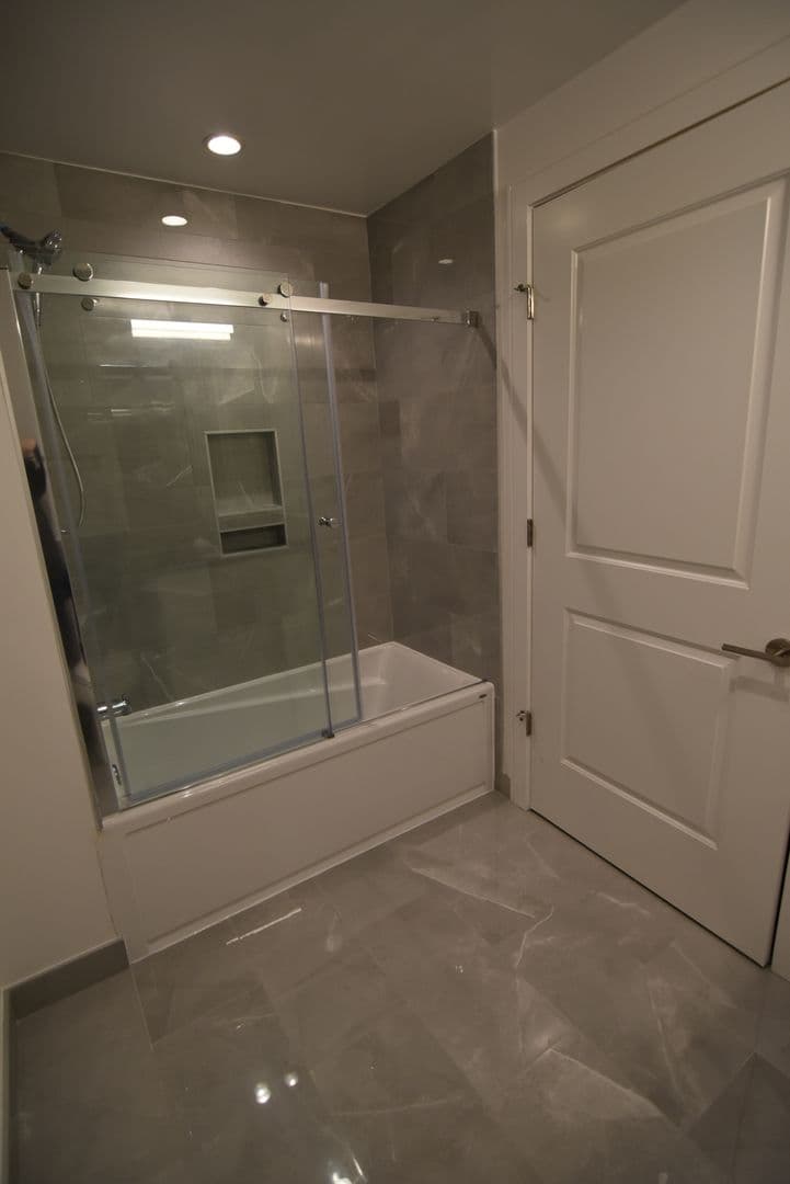 Chicago Apartment: 3817 - 45 N. BROADWAY ST