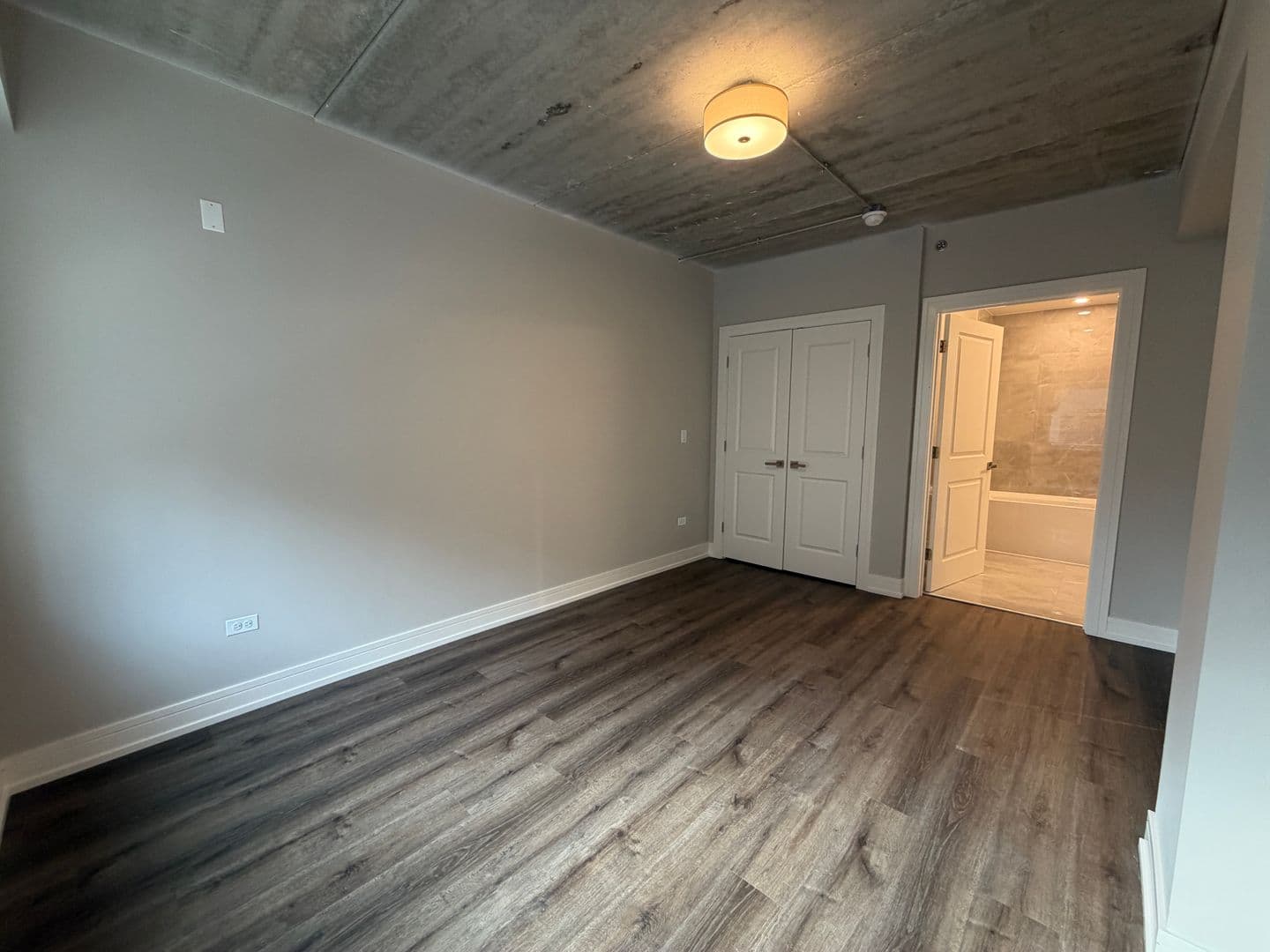 Chicago Apartment: 952 W. Carmen Ave.