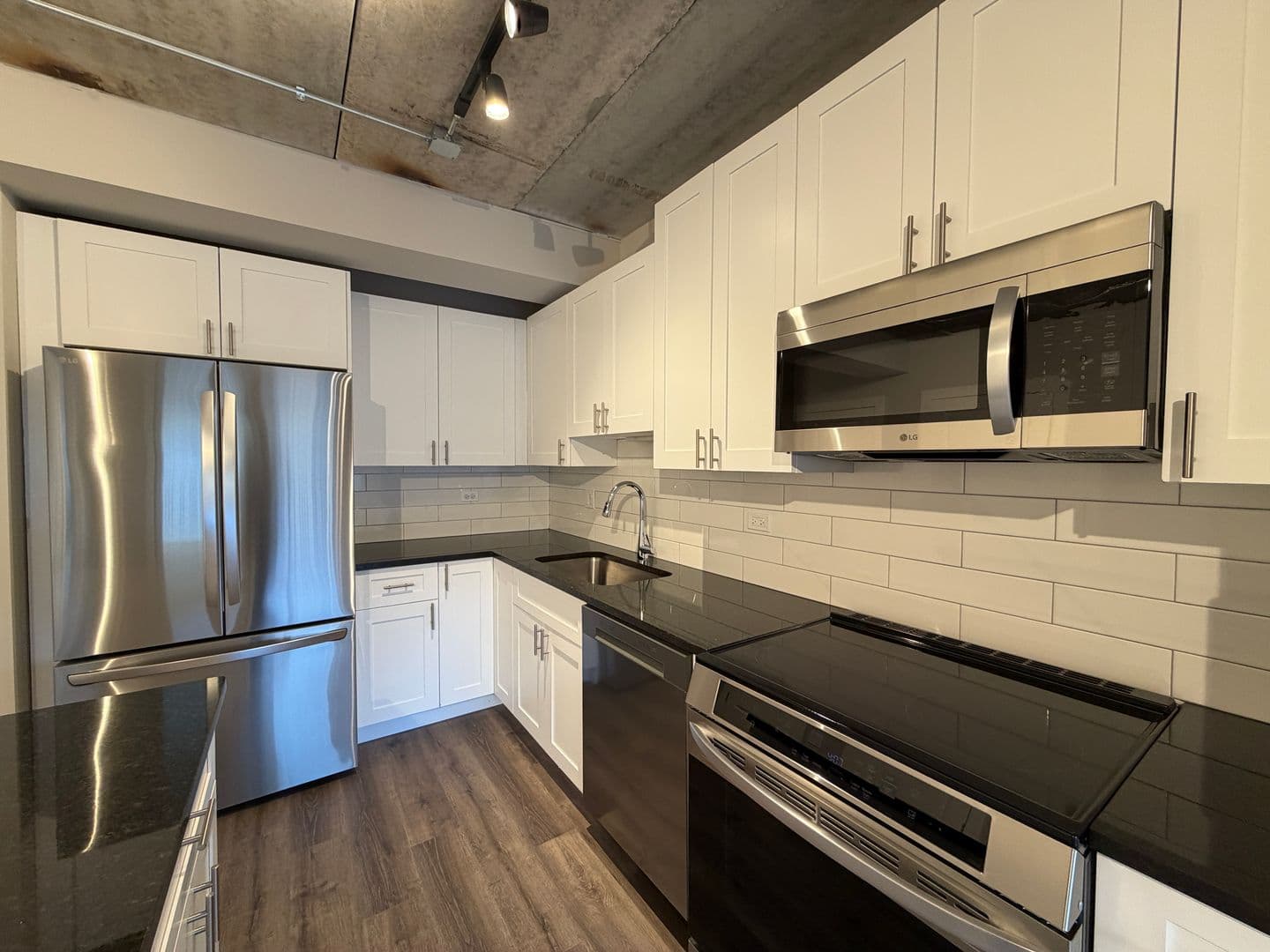 Chicago Apartment: 952 W. Carmen Ave.