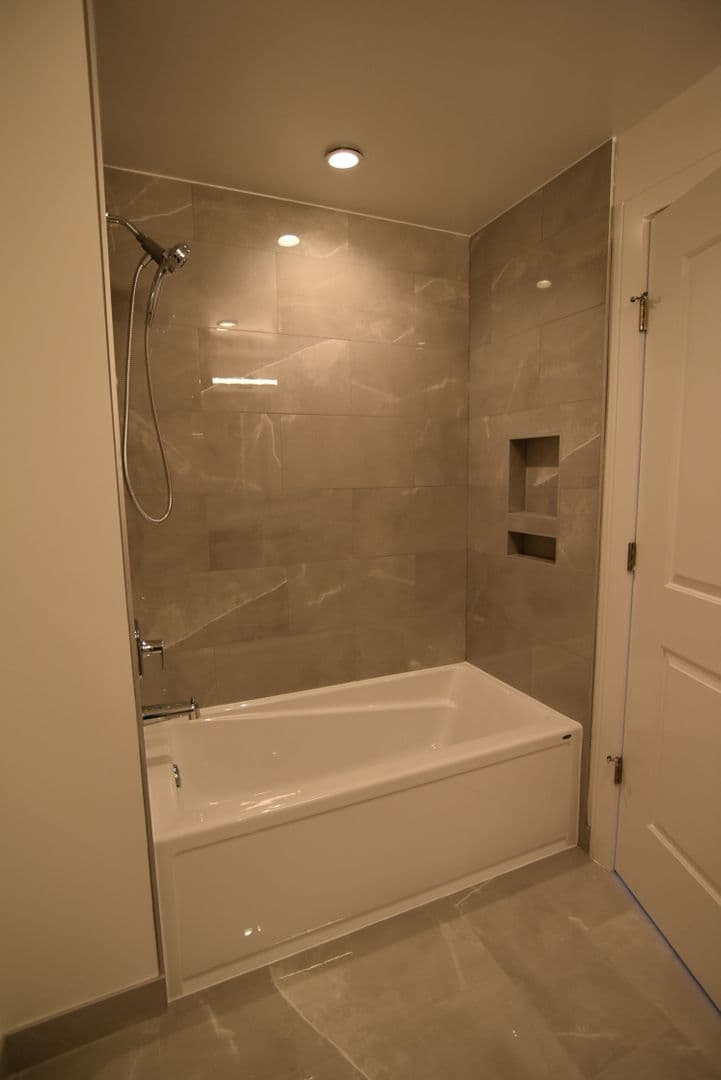 Chicago Apartment: 3817 - 45 N. BROADWAY ST