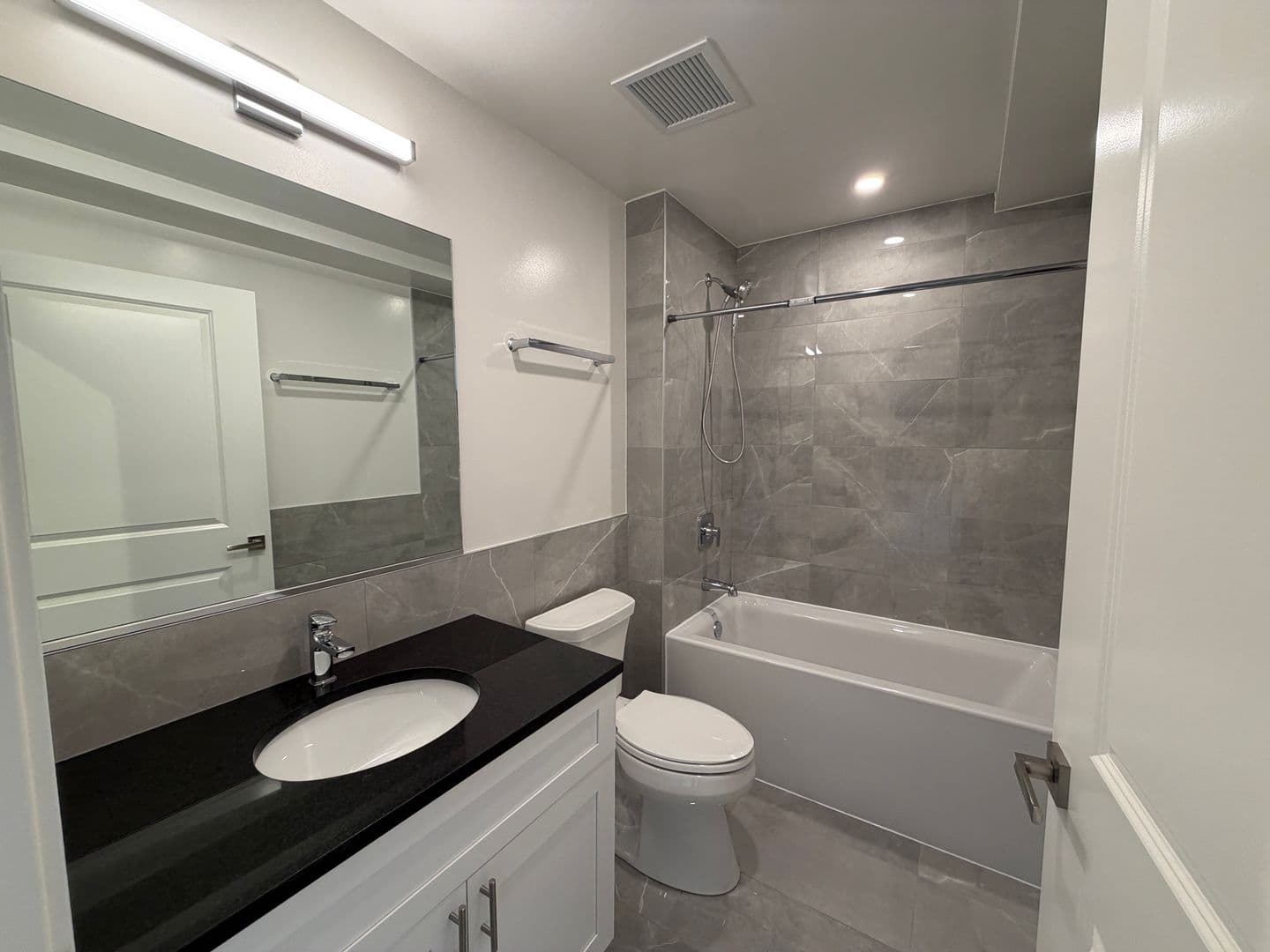 Chicago Apartment: 952 W. Carmen Ave.