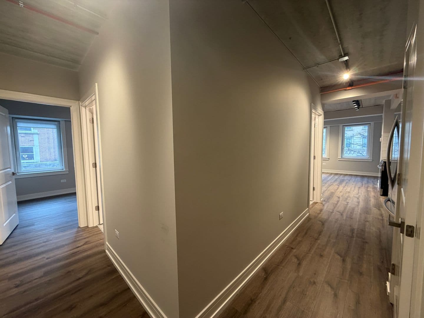 Chicago Apartment: 952 W. Carmen Ave.