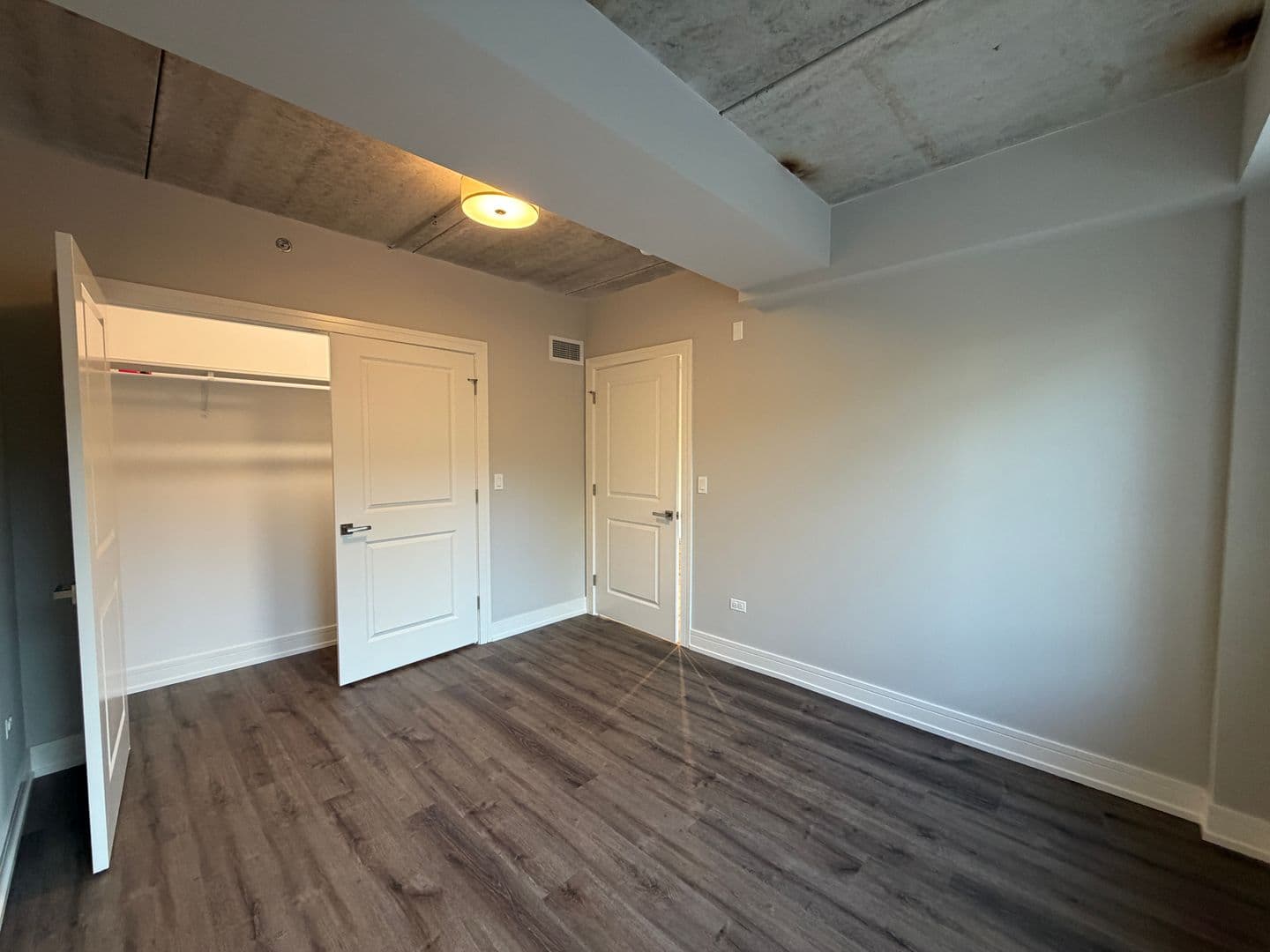 Chicago Apartment: 952 W. Carmen Ave.