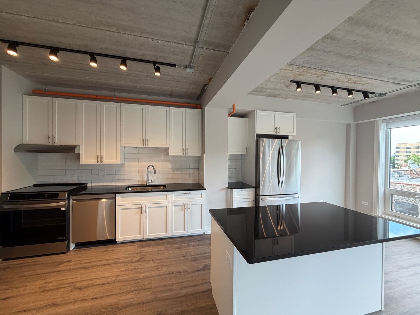 Chicago Apartment: 952 W. Carmen Ave.