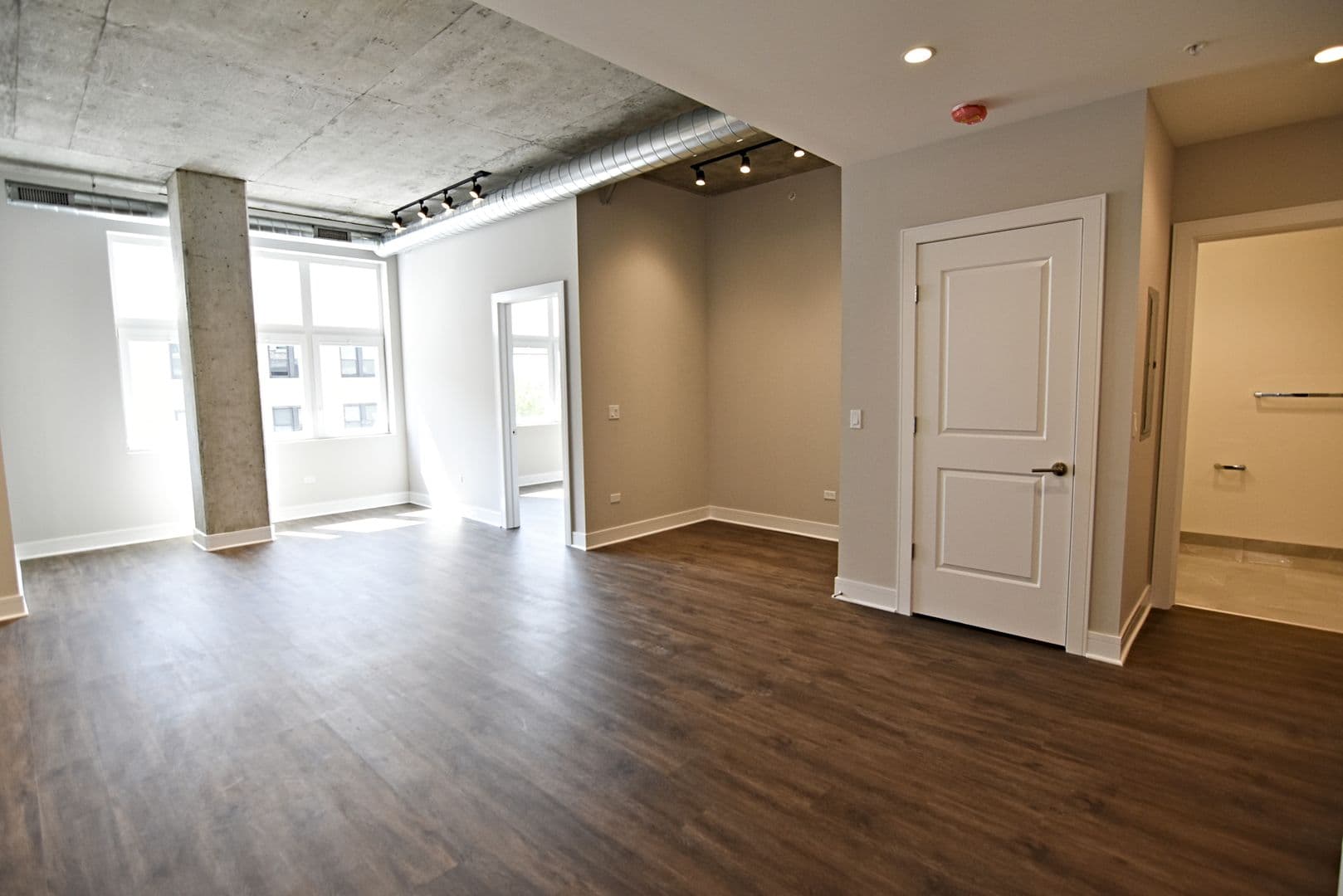 Chicago Apartment: 3817 - 45 N. BROADWAY ST