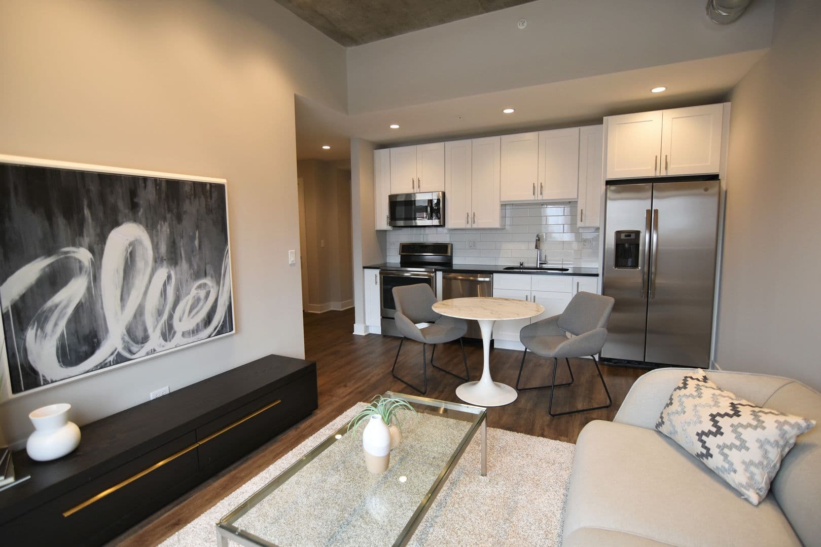 Chicago Apartment: 3817 - 45 N. BROADWAY ST