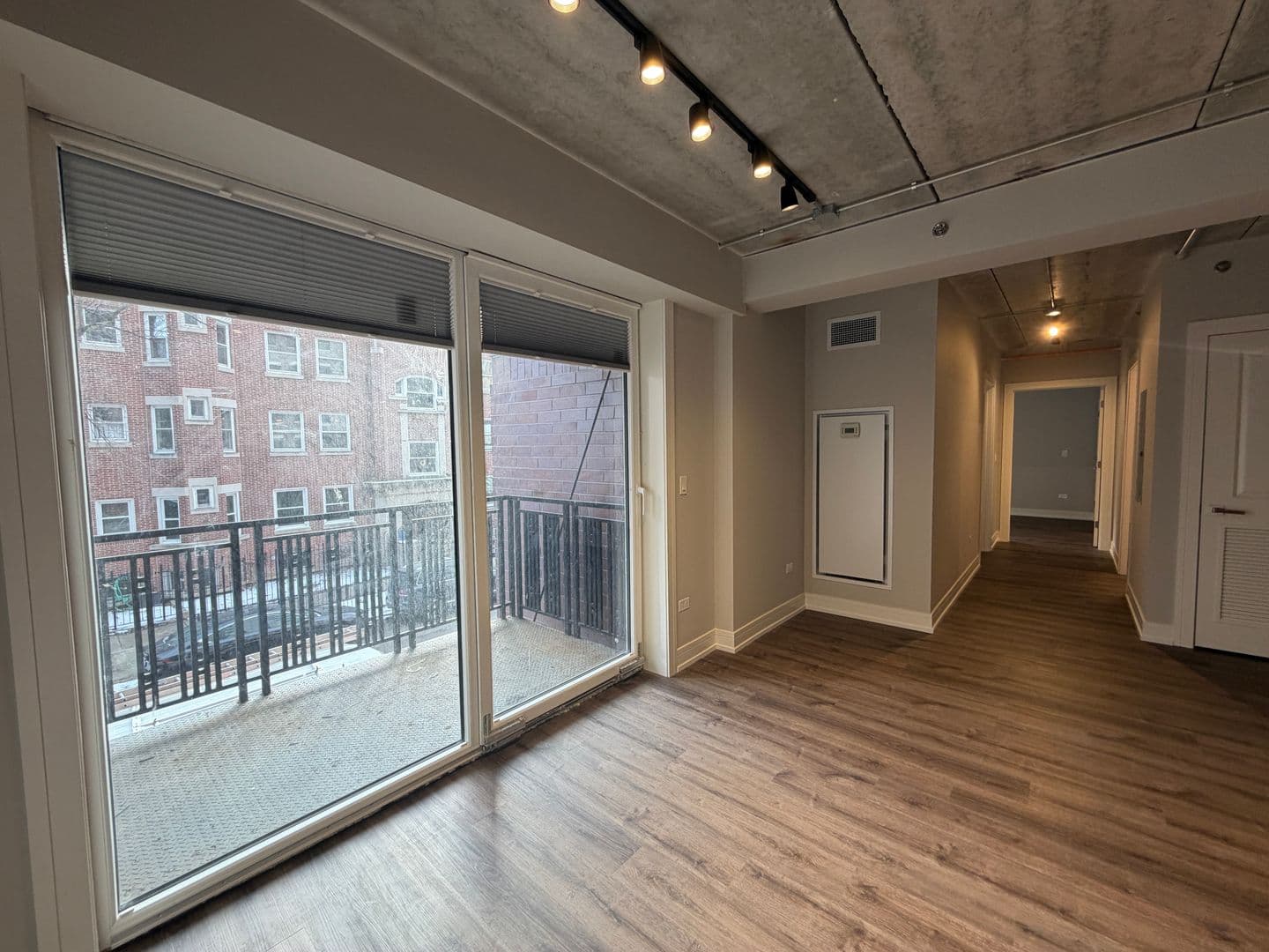 Chicago Apartment: 952 W. Carmen Ave.