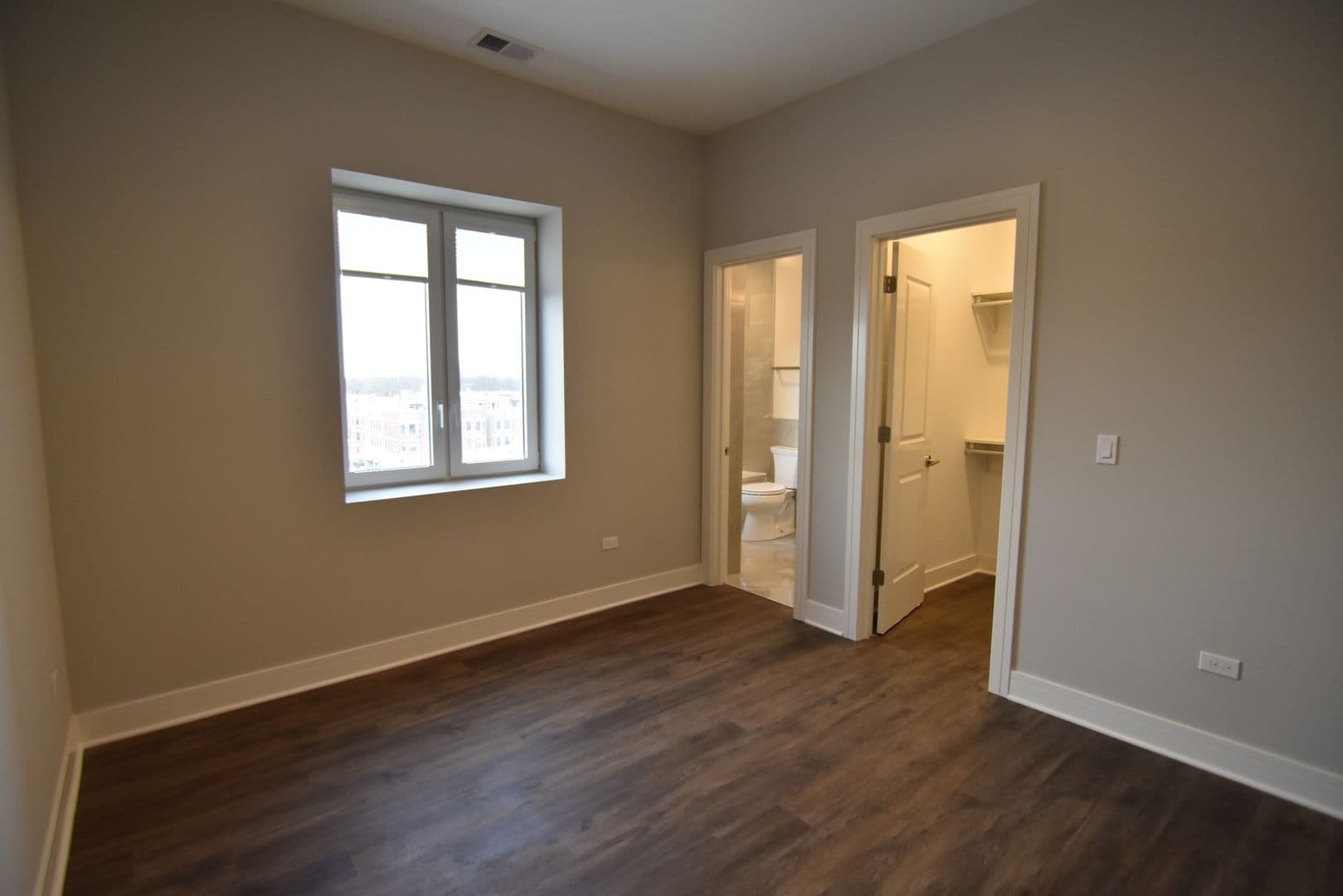 Chicago Apartment: 927 W. Irving Park