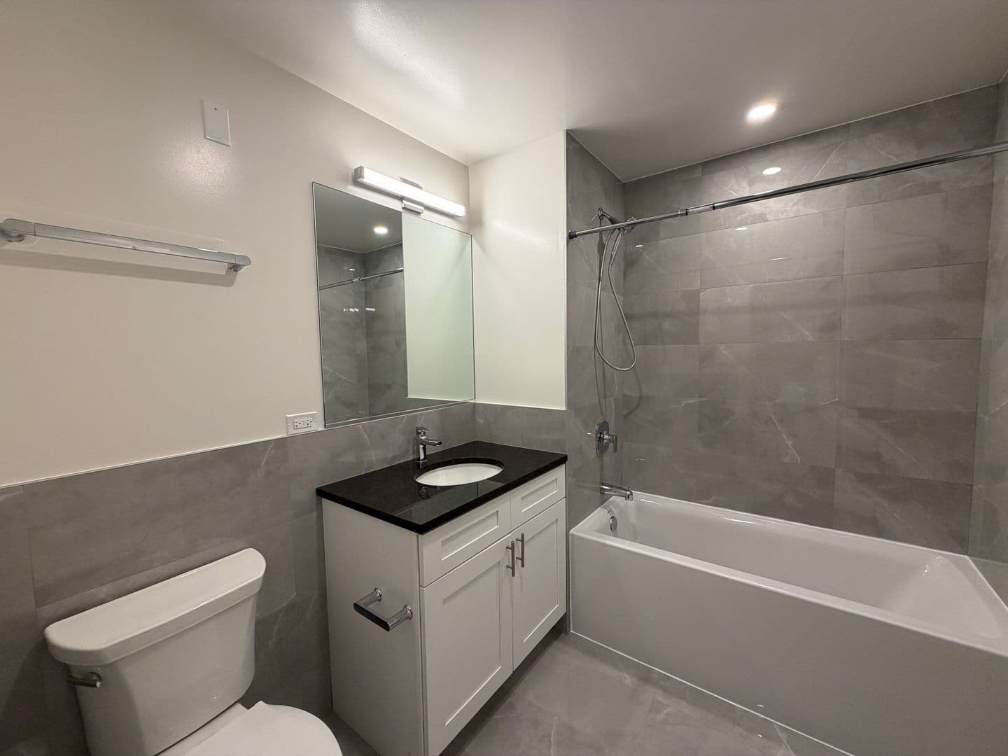 Chicago Apartment: 952 W. Carmen Ave.