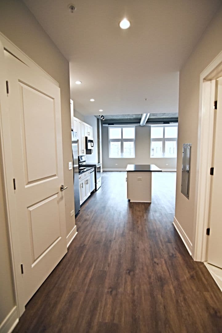 Chicago Apartment: 3817 - 45 N. BROADWAY ST