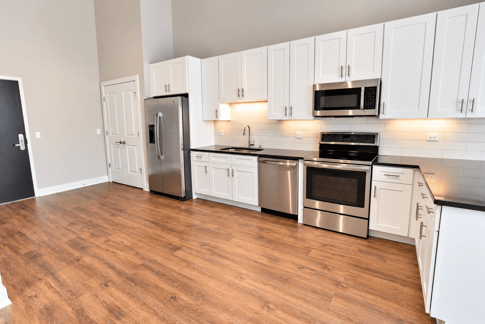 Chicago Apartment: 3817 - 45 N. BROADWAY ST