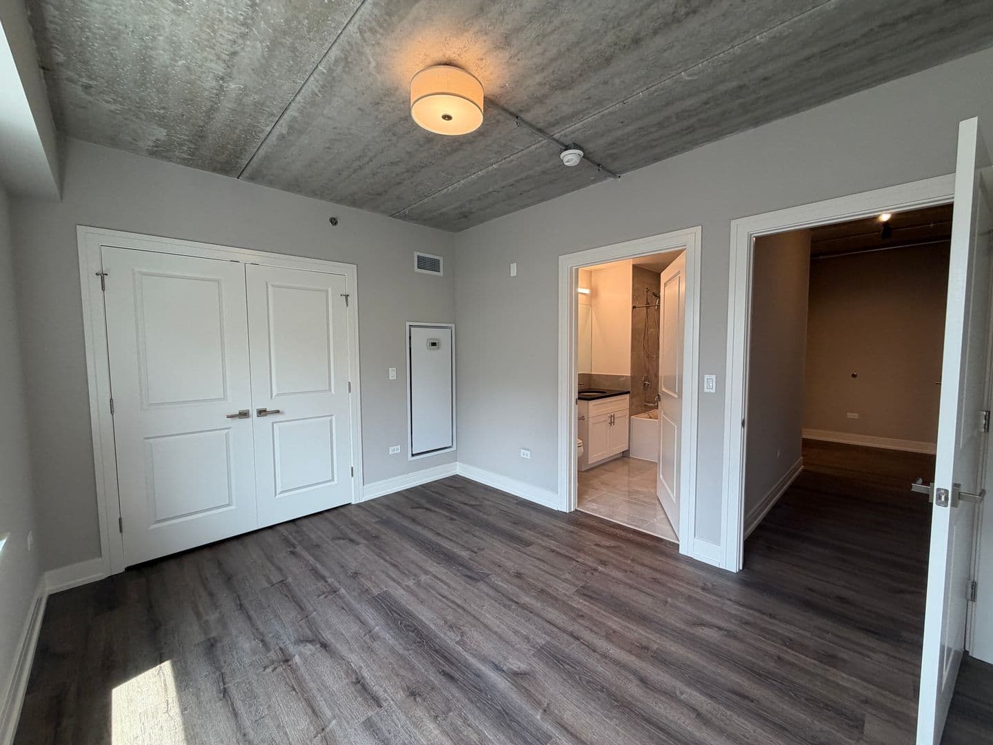 Chicago Apartment: 952 W. Carmen Ave.