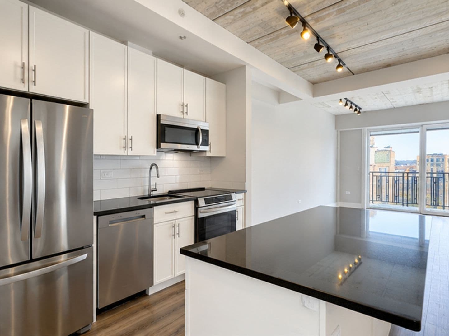 Chicago Apartment: 952 W. Carmen Ave.
