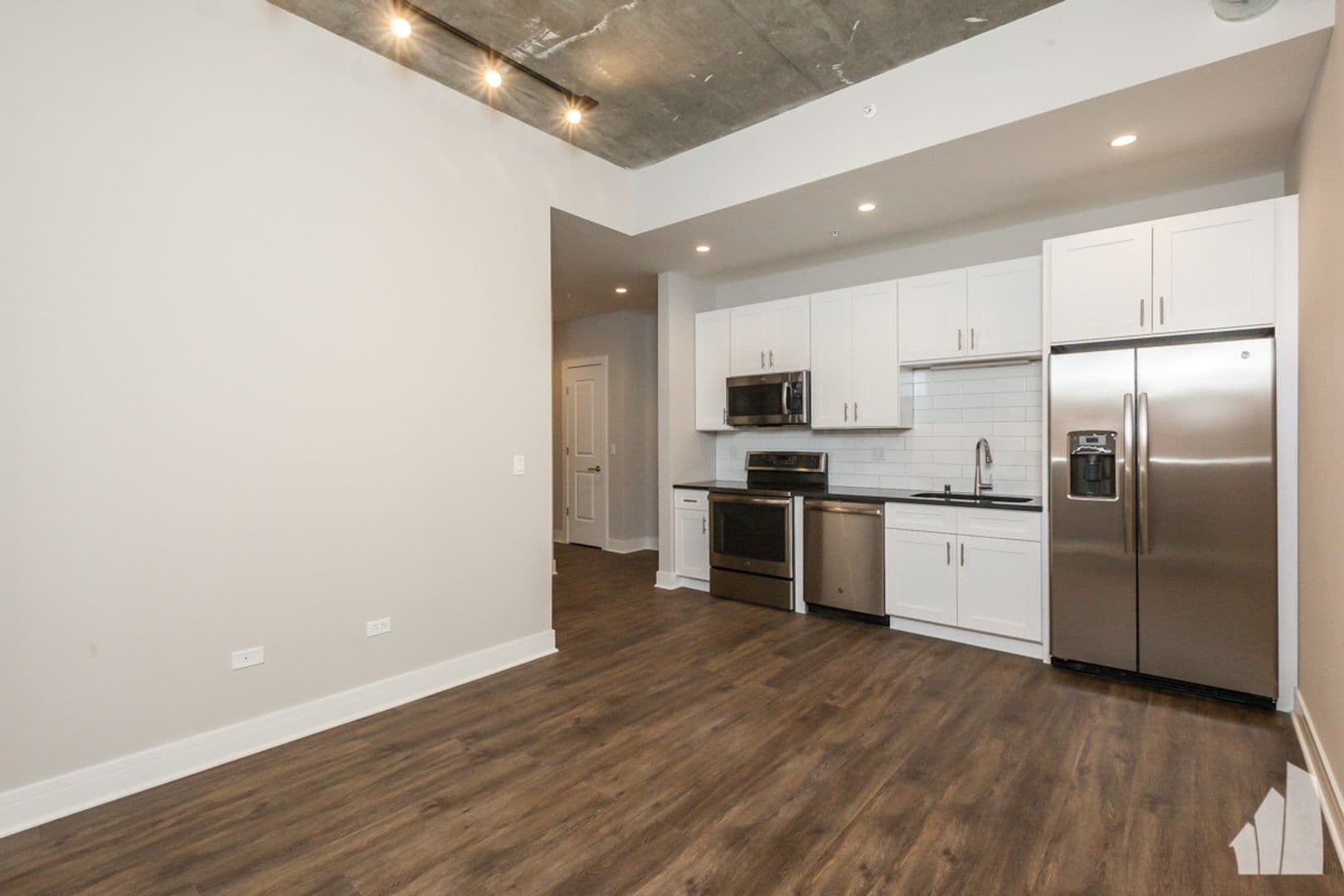 Chicago Apartment: 3817 - 45 N. BROADWAY ST