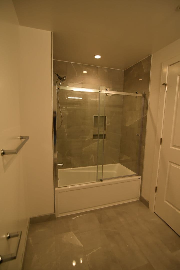 Chicago Apartment: 3817 - 45 N. BROADWAY ST