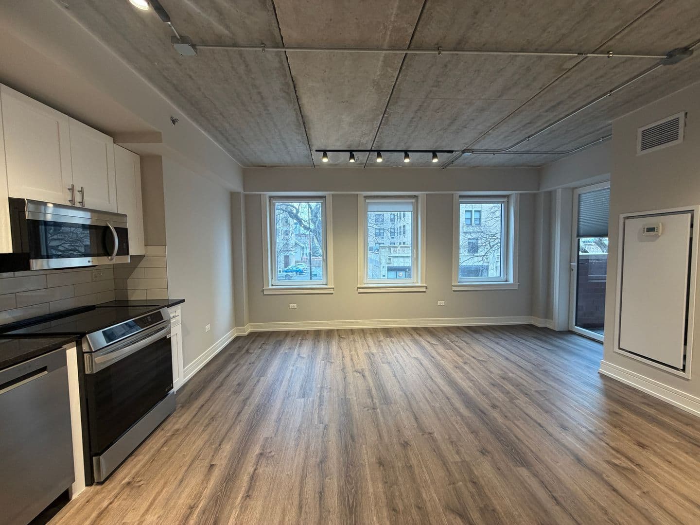 Chicago Apartment: 952 W. Carmen Ave.