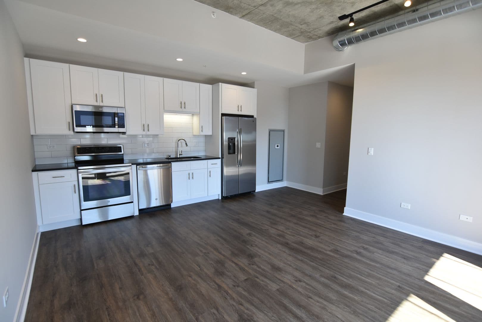 Chicago Apartment: 3817 - 45 N. BROADWAY ST