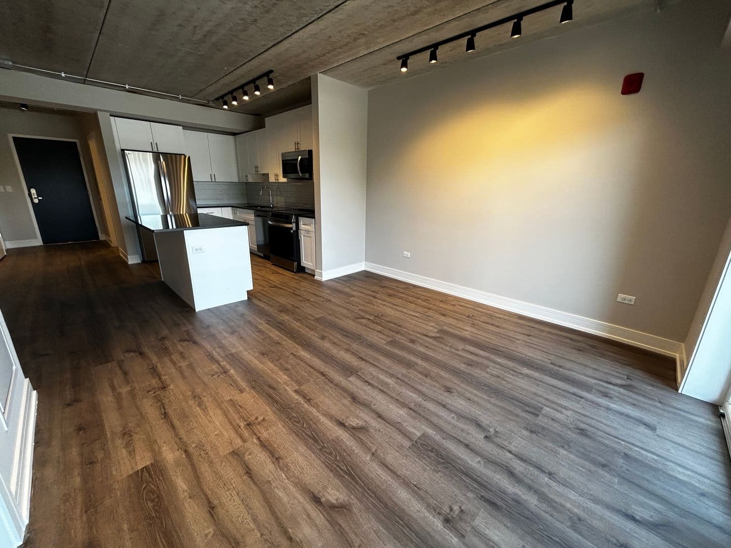 Chicago Apartment: 952 W. Carmen Ave.