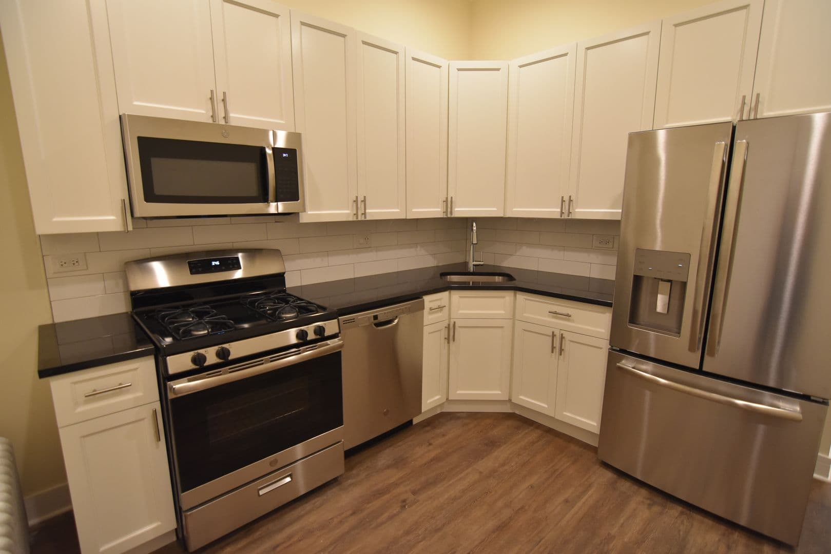 Chicago Apartment: 900-908 W. BELMONT