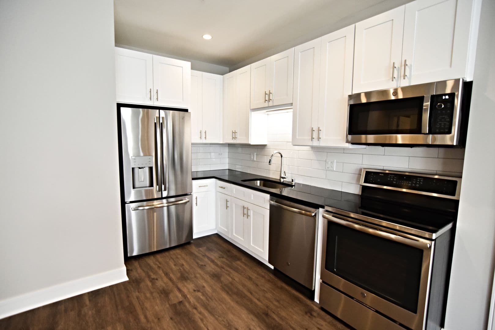 Chicago Apartment: 3817 - 45 N. BROADWAY ST
