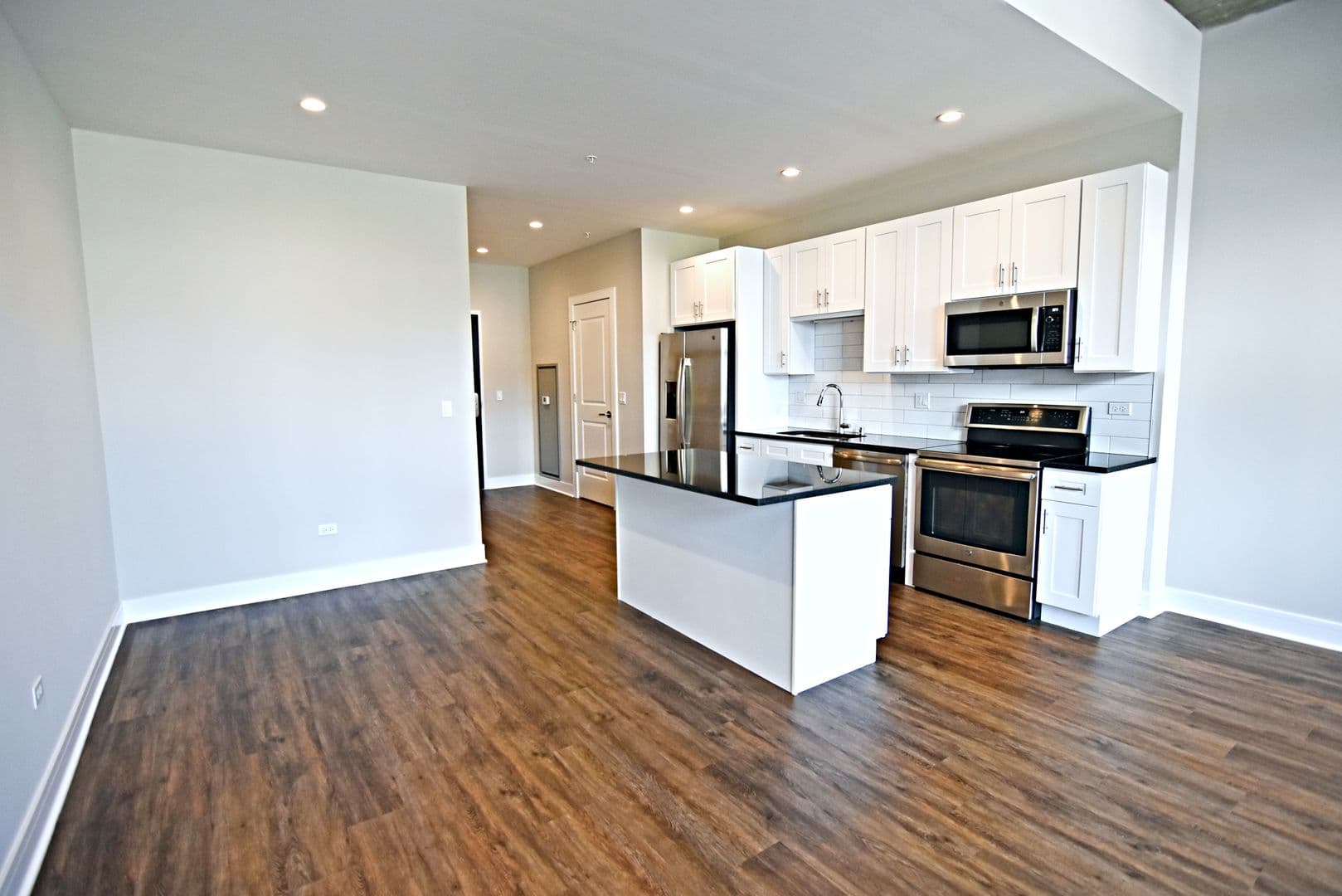 Chicago Apartment: 3817 - 45 N. BROADWAY ST
