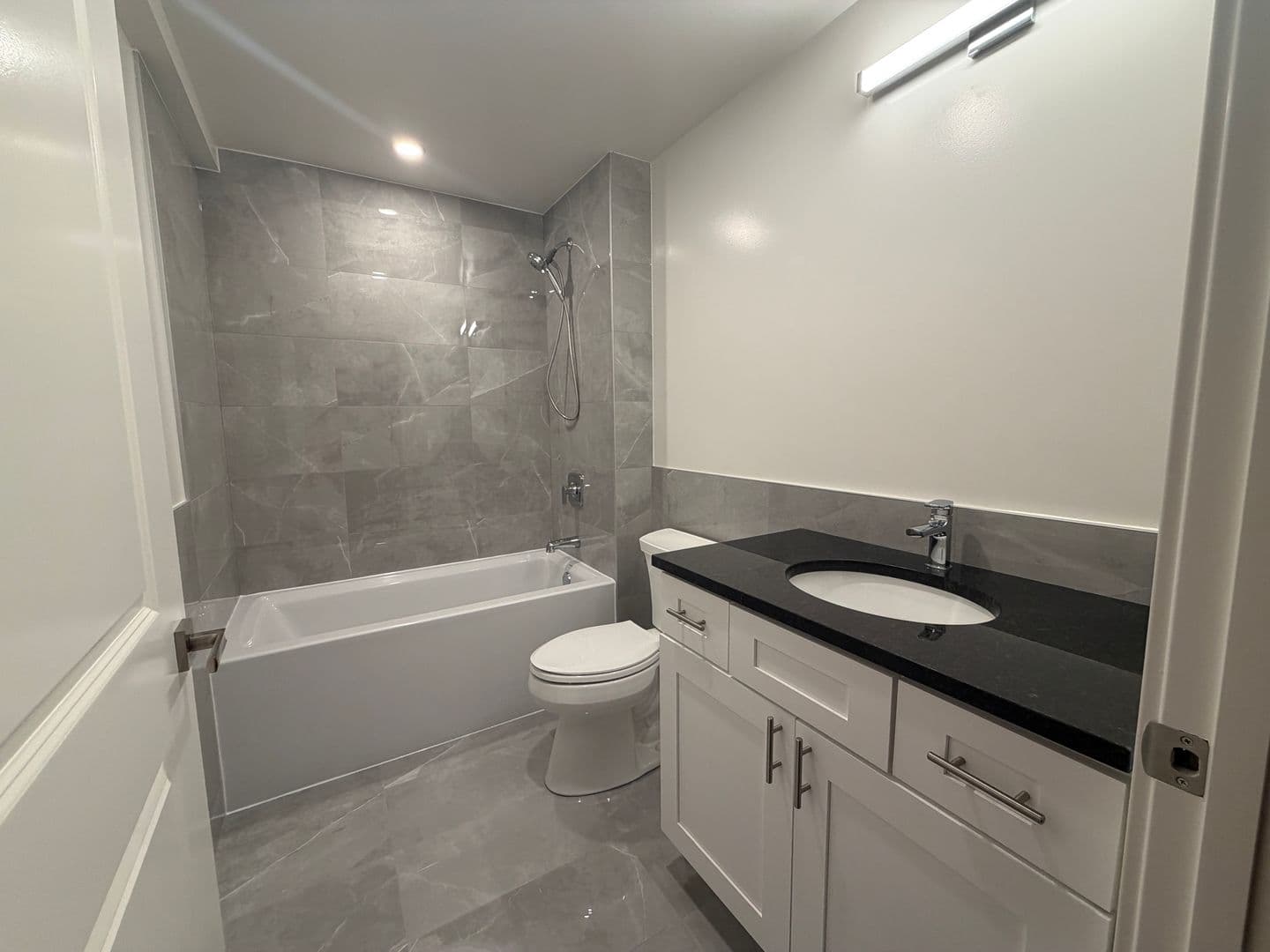 Chicago Apartment: 952 W. Carmen Ave.